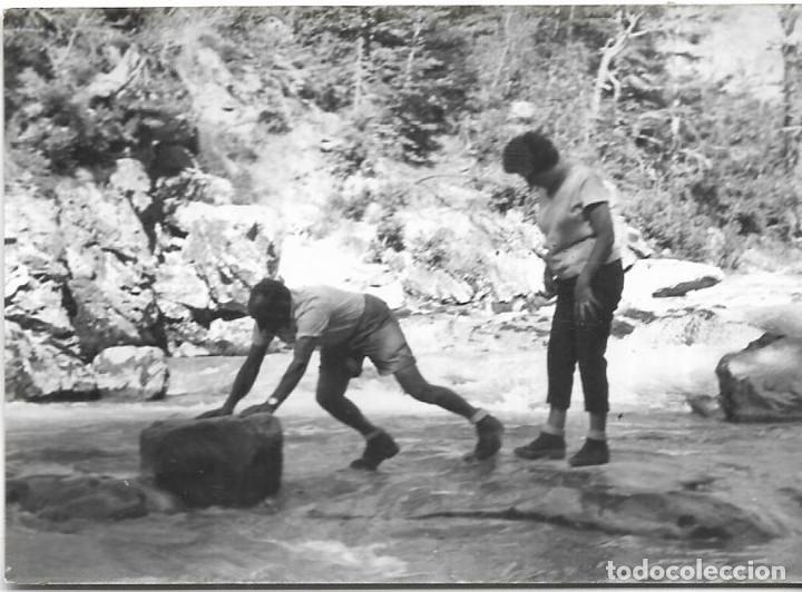 Alte Fotografie: == RR297 - FOTOGRAFIA - PAREJA EN UN BONITO PAISAJE