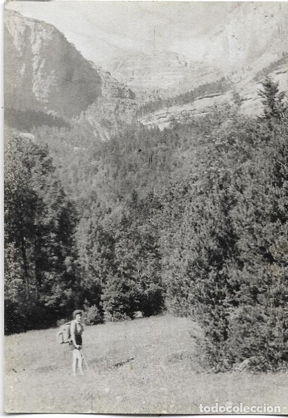 Alte Fotografie: == RR300 - FOTOGRAFIA - SE&Ntilde;ORA EN UN BONITO PAISAJE