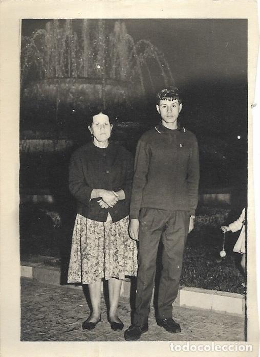 Fotograf&iacute;a antigua: == RR392 - FOTOGRAFIA - SE&Ntilde;ORA CON UN JOVENCITO