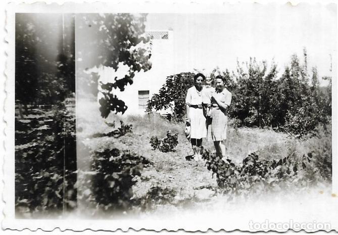 Fotograf&iacute;a antigua: == RR396 - FOTOGRAFIA - DOS AMIGAS - MARIAS 1946