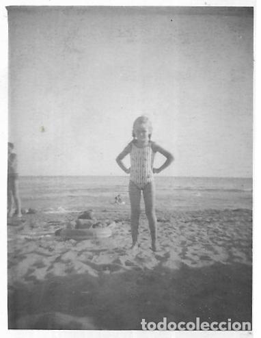 Fotograf&iacute;a antigua: == RR905 - FOTOGRAFIA - BONITA JOVENCITA EN BA&Ntilde;ADOR