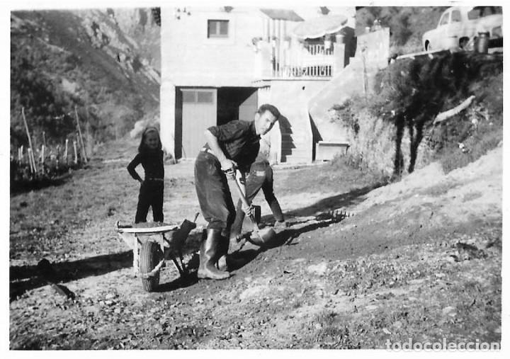Fotografia antiga: == AF738 - FOTOGRAFIA - SE&Ntilde;OR TRABAJANDO