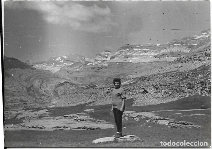 Fotografia antiga: == AF783 - FOTOGRAFIA - SE&Ntilde;ORA EN UN BONITO PAISAJE