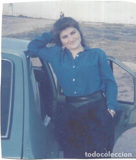 Fotograf&iacute;a antigua: :::: AF789 - FOTOGRAFIA - SE&Ntilde;ORA JUNTO A UN COCHE