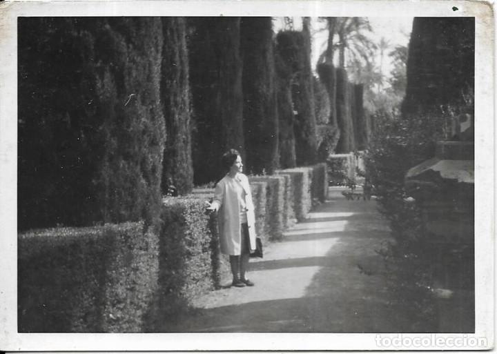 Fotografia antiga: :::: T325 - FOTOGRAFIA - SE&Ntilde;ORA EN UN JARDIN