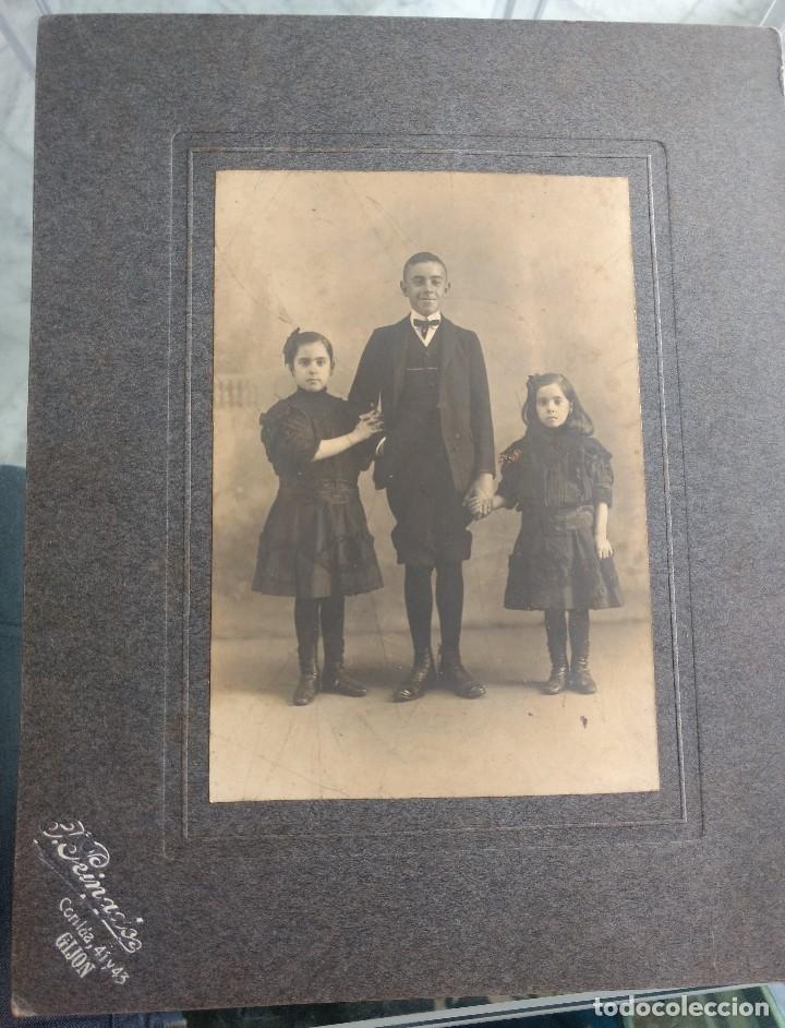 Fotografia antica: Fotograf&iacute;a J. Peinado fot&oacute;grafo retrato de hermanos. 25,50 x 21 cm