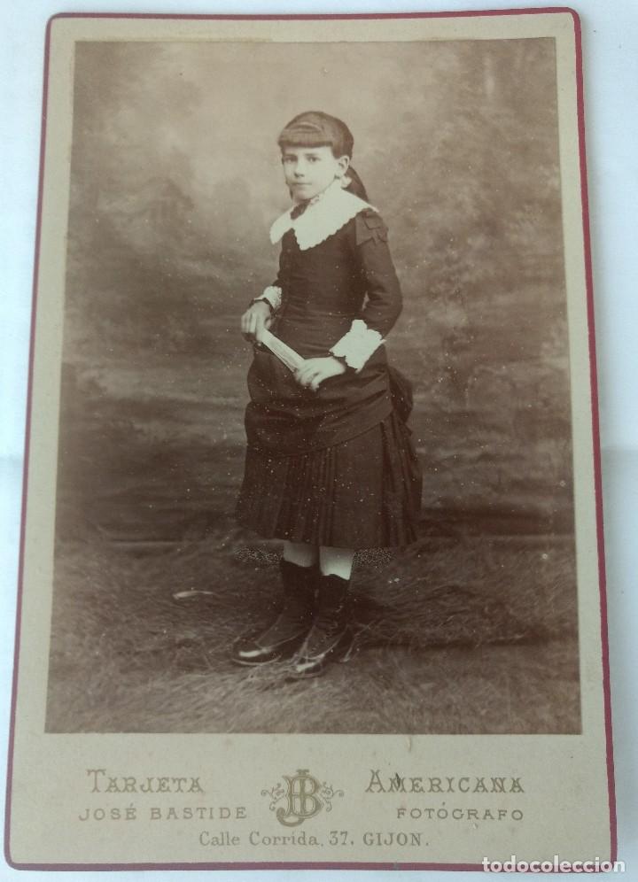 Fotograf&iacute;a antigua: Fotograf&iacute;a tarjeta americana, Jos&eacute; Bastide fot&oacute;grafo. Calle Corrida Gij&oacute;n. Ni&ntilde;a de familia acomodada