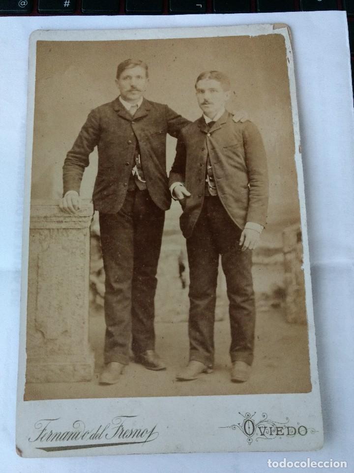 Fotograf&iacute;a antigua: Fotograf&iacute;a caballeros. Fot&oacute;grafo Fernando del Fresno. Oviedo. Asturias. Calle Fruela. 16 x 11 cm