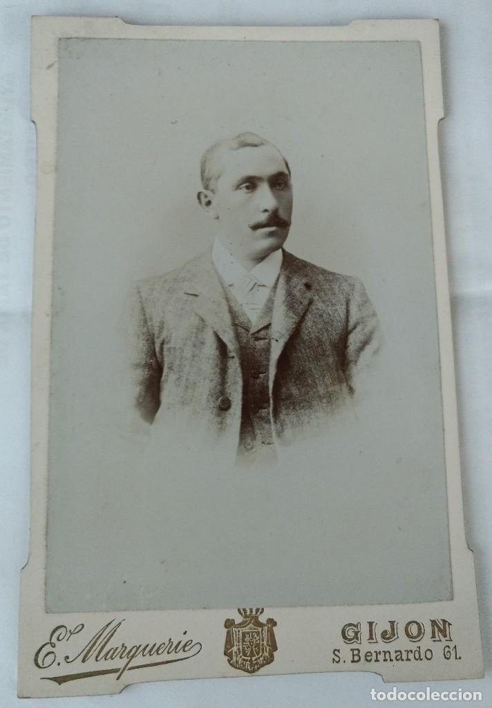 Fotograf&iacute;a antigua: Fotograf&iacute;a retrato caballero. E Marquerie fot&oacute;grafo. Gij&oacute;n. Asturias. 16,50 x 11 cm Reverso bonito.