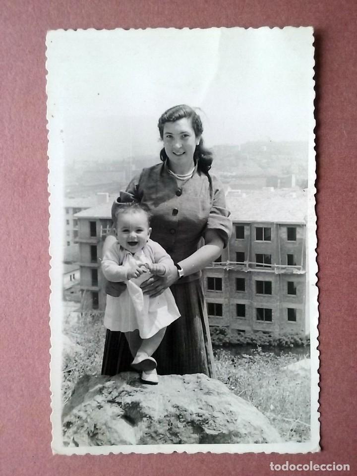 Photographie ancienne: ANTIGUA FOTOGRAF&Iacute;A MUJER CON BEB&Eacute;. ASTURIAS ?. A&Ntilde;OS 60.