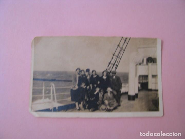 Fotograf&iacute;a antigua: FOTOGRAF&Iacute;A ANTIGUA. TRAVESIA CADIZ-CANARIAS. AL BORDO DEL ROMEU. 1928. 8,5X5 CM.