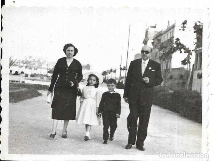 Fotograf&iacute;a antigua: :::: M733 - FOTOGRAFIA - FAMILIA DE PASEO