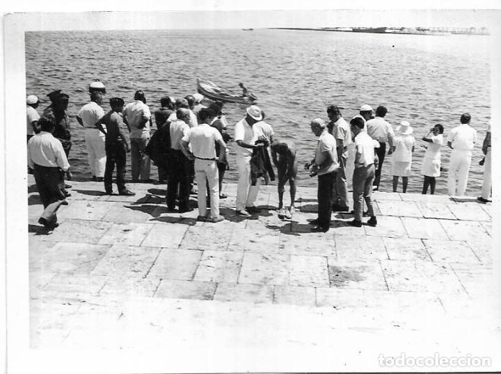 Antique Photography: == h368 - FOTOGRAFIA - GRUPO DE GENTE JUNTO AL MAR