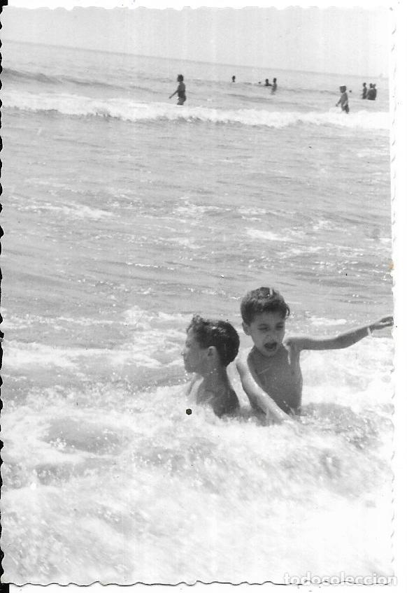 Antique Photography: == H398 - FOTOGRAFIA - NI&Ntilde;OS TOMANDO EL BA&Ntilde;O EN LA PLAYA