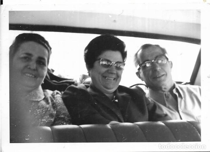 Antique Photography: == FA164 - FOTOGRAFIA - TRES AMIGOS DENTRO DE UN COCHE