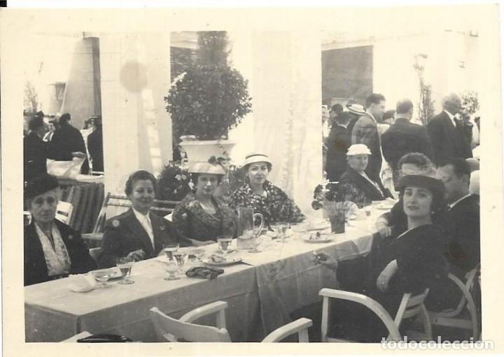 Antique Photography: == FA187 - FOTOGRAFIA - GRUPO DE ELEGANTES AMIGOS EN UN BANQUETE