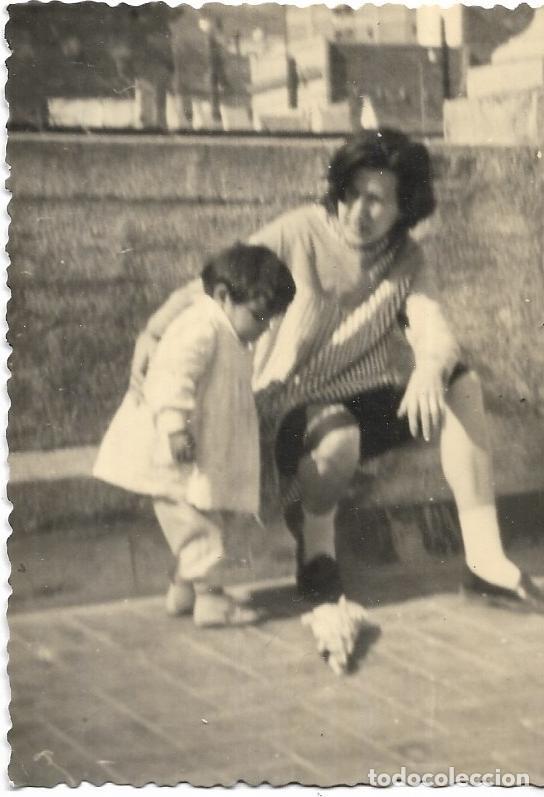 Alte Fotografie: == FA193 - FOTOGRAFIA - SE&Ntilde;ORA CON SU NI&Ntilde;A