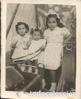 Alte Fotografie: :::: D18 - FOTOGRAFIA - TRES HERMANITAS EN UN CARRITO DE FERIA