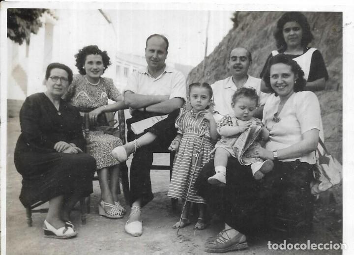 Alte Fotografie: *** QW738 - FOTOGRAFIA - GRUPO DE AMIGOS CON SUS NI&Ntilde;OS