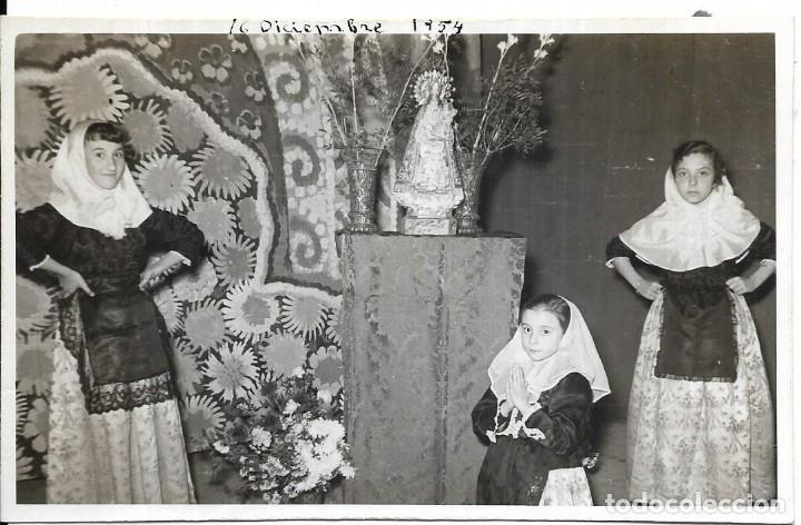 Alte Fotografie: *** QW726 - FOTOGRAFIA - JOVENCITAS CON TRAJES REGIONALES - 1954