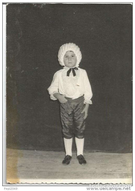 Alte Fotografie: == C150 - FOTOGRAFIA - JOVENCITO VESTIDO DE EPOCA - 14,5 X 10,5 CM.