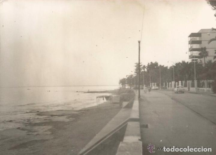 Photographie ancienne: == E432 - FOTOGRAFIA - PAISAJE - CARRETERA JUNTO A UNA PLAYA