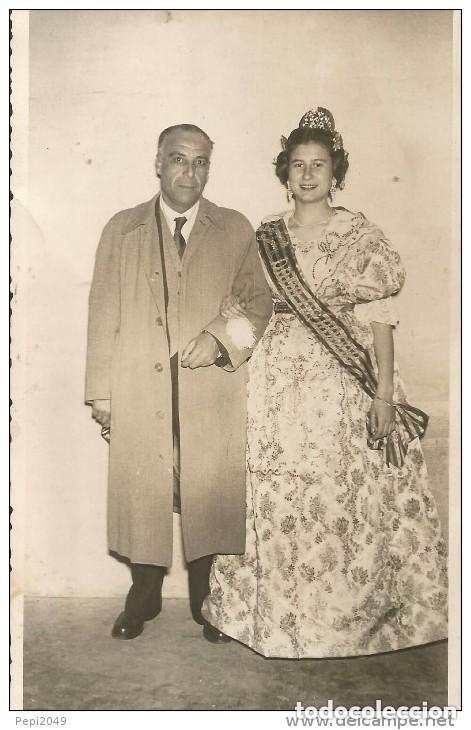 Photographie ancienne: :::: E434 - FOTOGRAFIA - GUAPA FALLERA CON UN SE&Ntilde;OR