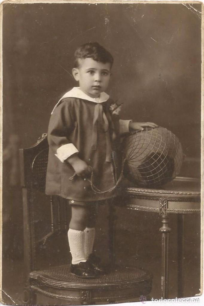 Photographie ancienne: == E438 - FOTOGRAFIA -  NI&Ntilde;ITO CON UNA PELOTA