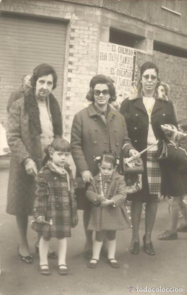 Photographie ancienne: == E440 - FOTOGRAFIA - TRES AMIGAS CON DOS NI&Ntilde;ITAS CON VELAS EN LAS MANOS