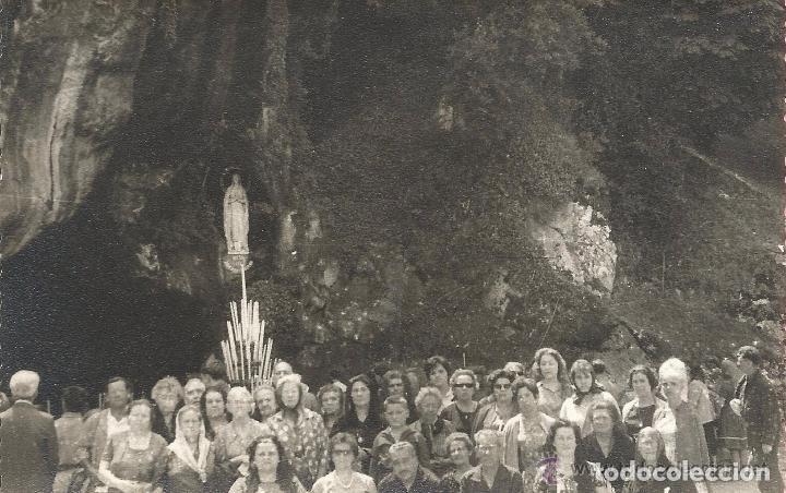 Photographie ancienne: == E459 - FOTOGRAFIA - GRUPO DE GENTE DELANTE DE LA GRUTA DE LA VIRGEN