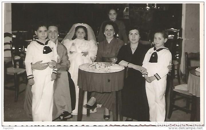 Antique Photography: :::: LC324 - FOTOGRAFIA - TRES NI&Ntilde;OS DE PRIMERA COMUNION CON SUS FAMILIARES