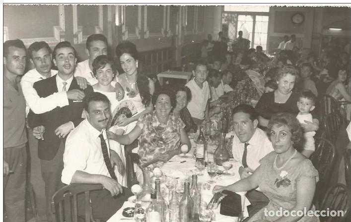 Antique Photography: :::: E17 - FOTOGRAFIA - GRUPO DE AMIGOS EN UN BANQUETE