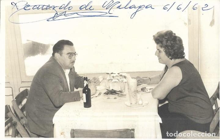 Alte Fotografie: == FA313 - FOTOGRAF&Iacute;A - PAREJA EN UNA COMIDA
