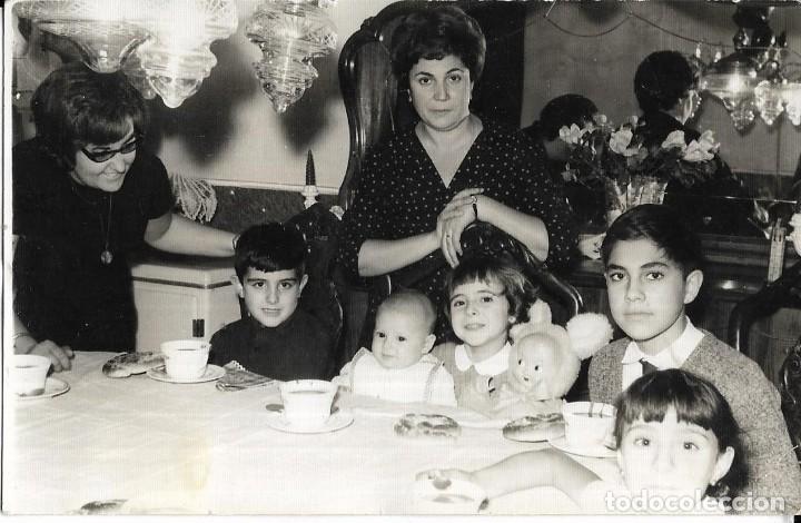 Fotograf&iacute;a antigua: == FA339 - FOTOGRAF&Iacute;A - SE&Ntilde;ORAS Y NI&Ntilde;OS SENTADOS