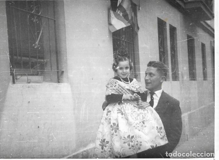 Fotograf&iacute;a antigua: == FA373 - FOTOGRAF&Iacute;A - NI&Ntilde;A VESTIDA DE FALLERA