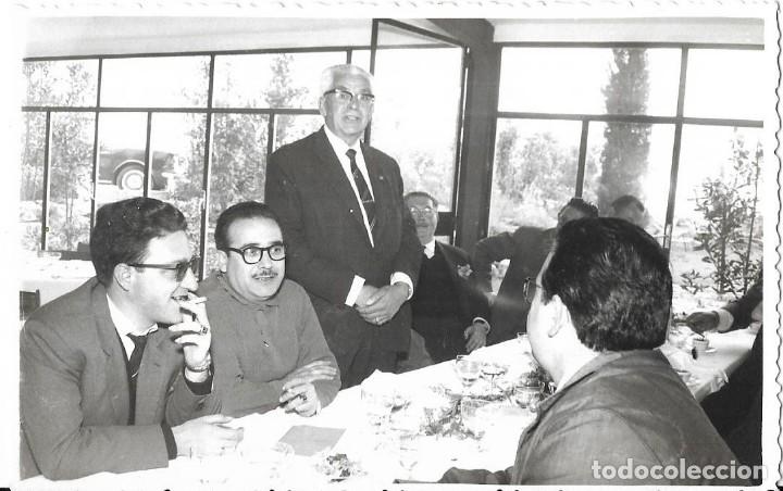 Alte Fotografie: :::: PN11 - FOTOGRAFIA - GRUPO DE AMIGOS EN UN BANQUETE