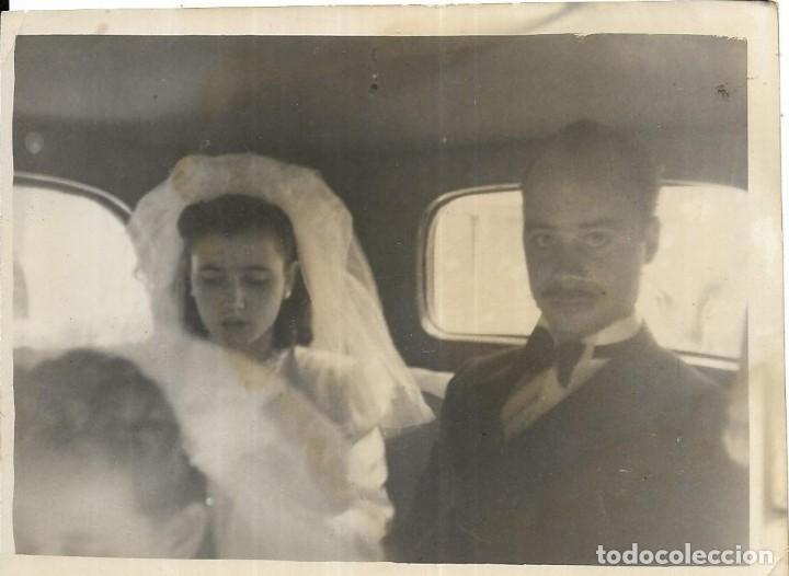 Alte Fotografie: :::: VF487 - FOTOGRAFIA - PAREJA DE NOVIOS DENTRO DE UN COCHE