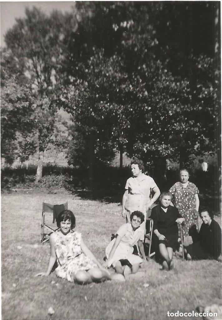 Alte Fotografie: :::: B20 - FOTOGRAFIA - GRUPO DE AMIGAS EN EL CAMPO