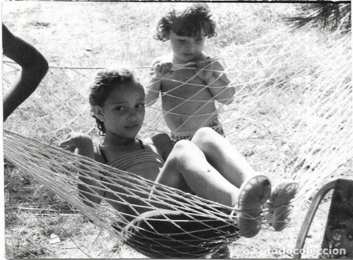 Alte Fotografie: == b443 - FOTOGRAFIA - JOVENCITA EN UNA HAMACA