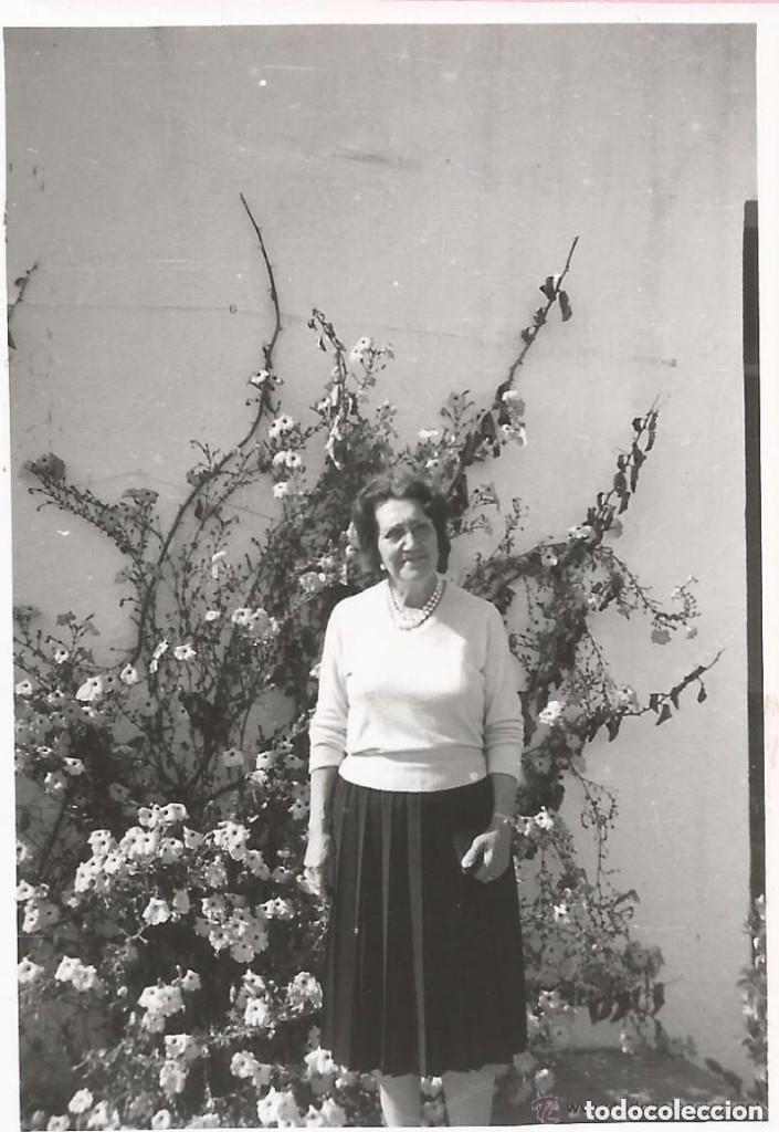 Antique Photography: :::: B79 - FOTOGRAFIA - SE&Ntilde;ORA ENTRE FLORES