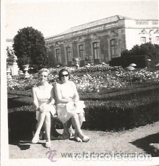 Fotograf&iacute;a antigua: == B115 - FOTOGRAFIA - DOS AMIGAS EN BONITO PAISAJE