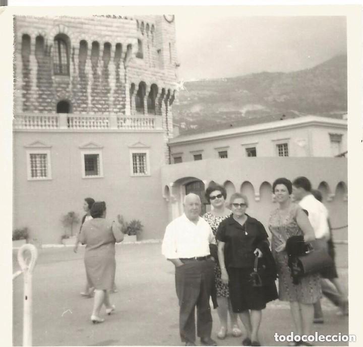 Alte Fotografie: == B121 - FOTOGRAFIA - GRUPO DE AMIGOS EN BONITO PAISAJE