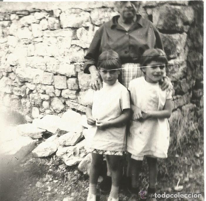 Alte Fotografie: == B146 - FOTOGRAFIA - SE&Ntilde;ORA MAYOR CON DOS NI&Ntilde;ITAS