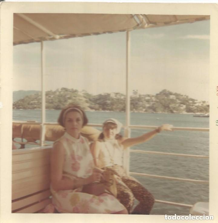 Alte Fotografie: == B183 - FOTOGRAFIA - SE&Ntilde;ORA Y JOVENCITA EN UN BARCO