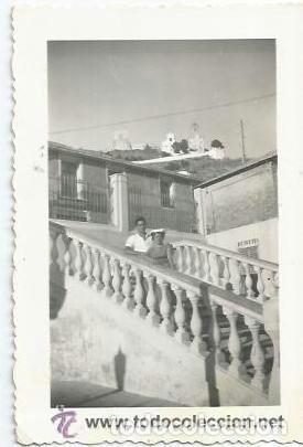 Alte Fotografie: == B210 - FOTOGRAFIA - PAREJA EN UNA ESCALERA