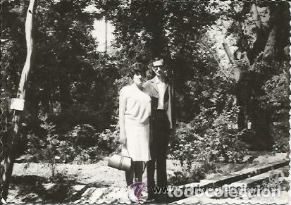 Alte Fotografie: == B231 - FOTOGRAFIA - PAREJA DE PASEO
