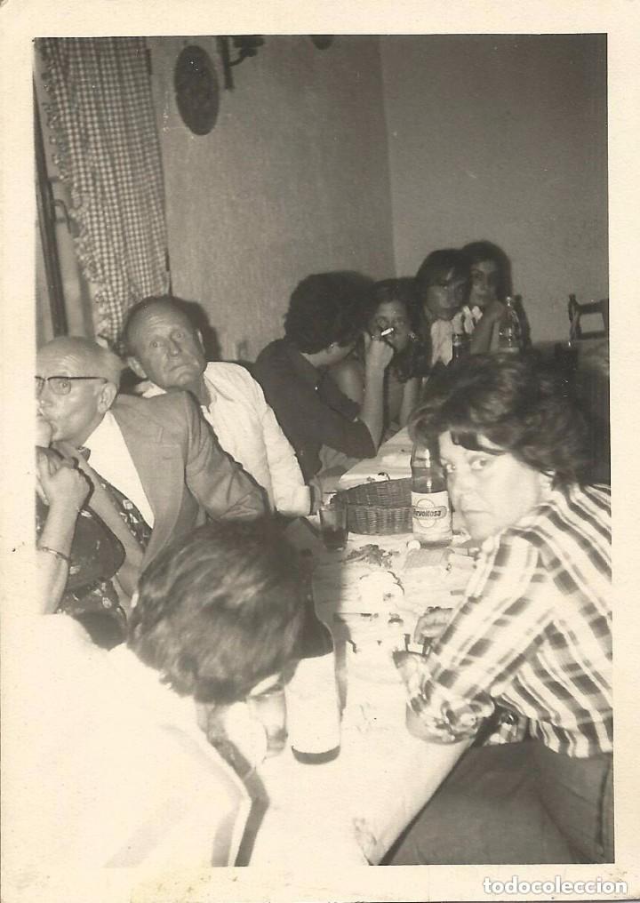 Antique Photography: == B282 - FOTOGRAFIA - GRUPO DE AMIGOS EN UNA COMIDA
