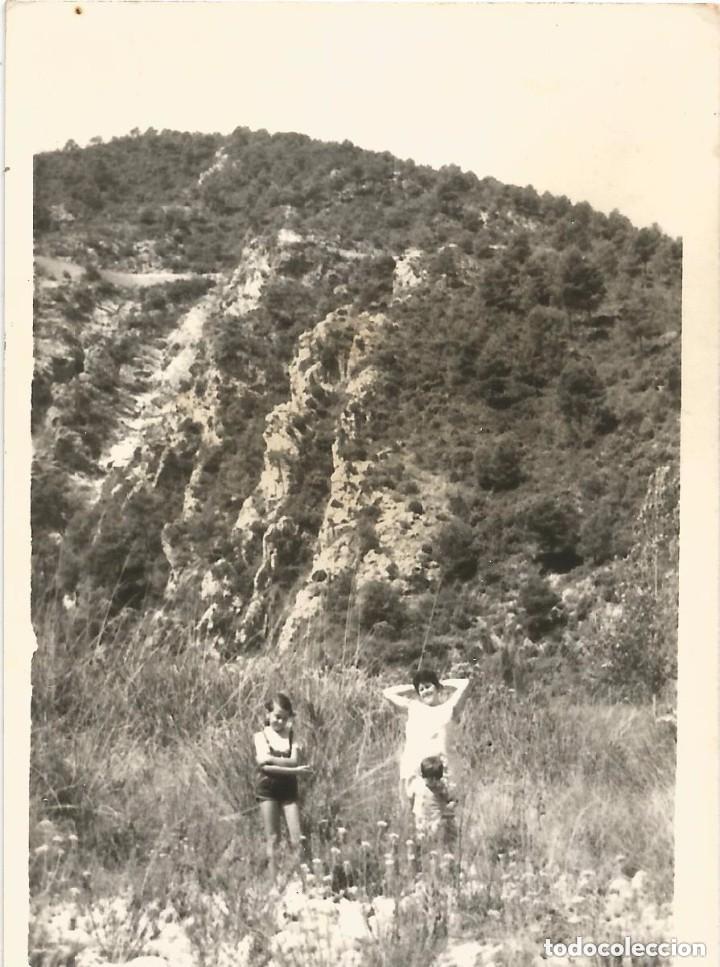 Antique Photography: == B290 - FOTOGRAFIA - TRES JOVENCITOS EN EL MONTE