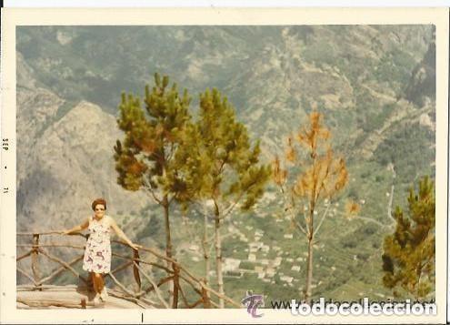 Alte Fotografie: *** QW89 - FOTOGRAFIA - SE&Ntilde;ORA POSANDO EN BONITO PAISAJE