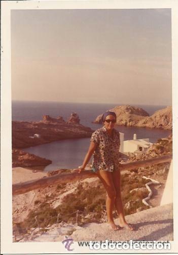 Alte Fotografie: *** QW92 - FOTOGRAFIA - SE&Ntilde;ORA EN MENORCA - CALA MORELL - 1970